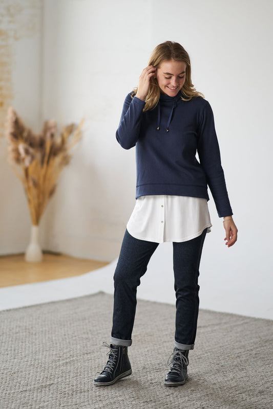 Pratique queue de chemise, a porter sous un chandail trop court pour donner un effet de chemisier...super pratique, que se soit sous un t-shirt ou un chandail plus épais..vous adorerez!!